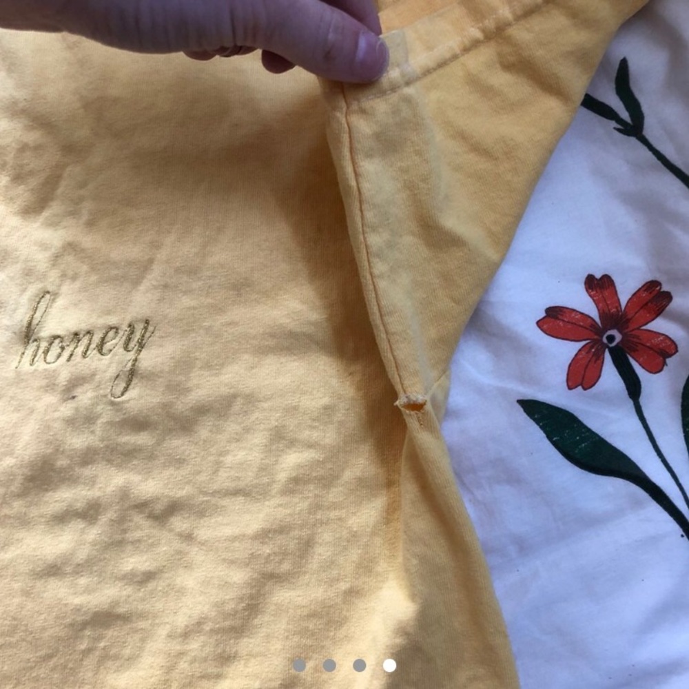 Cream Honey T Shirt 🍯 - Picture 4 of 4